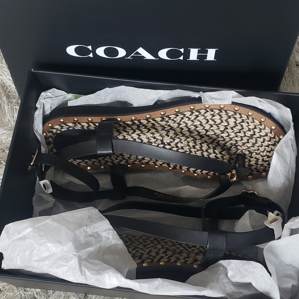 💫 COACH: Gracey Sandals - Picture 2 of 6